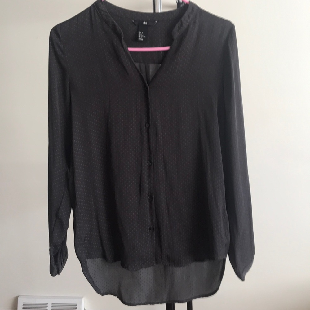 H&M grey patterned button down blouse.